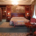 Grand Des Iles Borromees & 5* סטרסה
