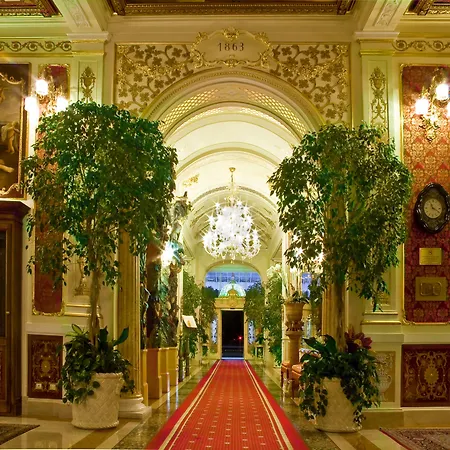 فندق Grand Des Iles Borromees & 5*